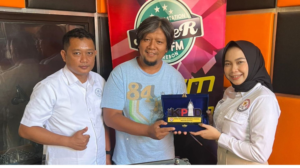 Komisioner KPID Banten Menjadi Pembicara dalam Talkshow Radio SHELTER 95.3 FM Cirebon