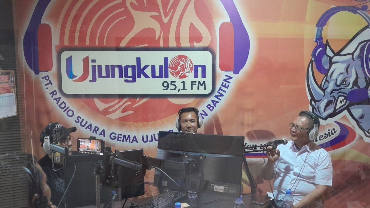 Ketua KPID Banten dan Ketua KPI Pusat Gelar Talkshow Literasi Media di Radio Ujung Kulon FM